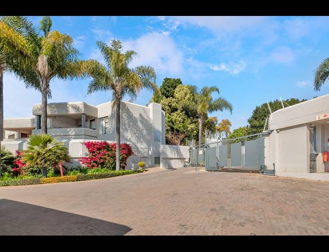 3 BEDROOM TOWNHOUSE FOR SALE IN BENMORE GARDENS